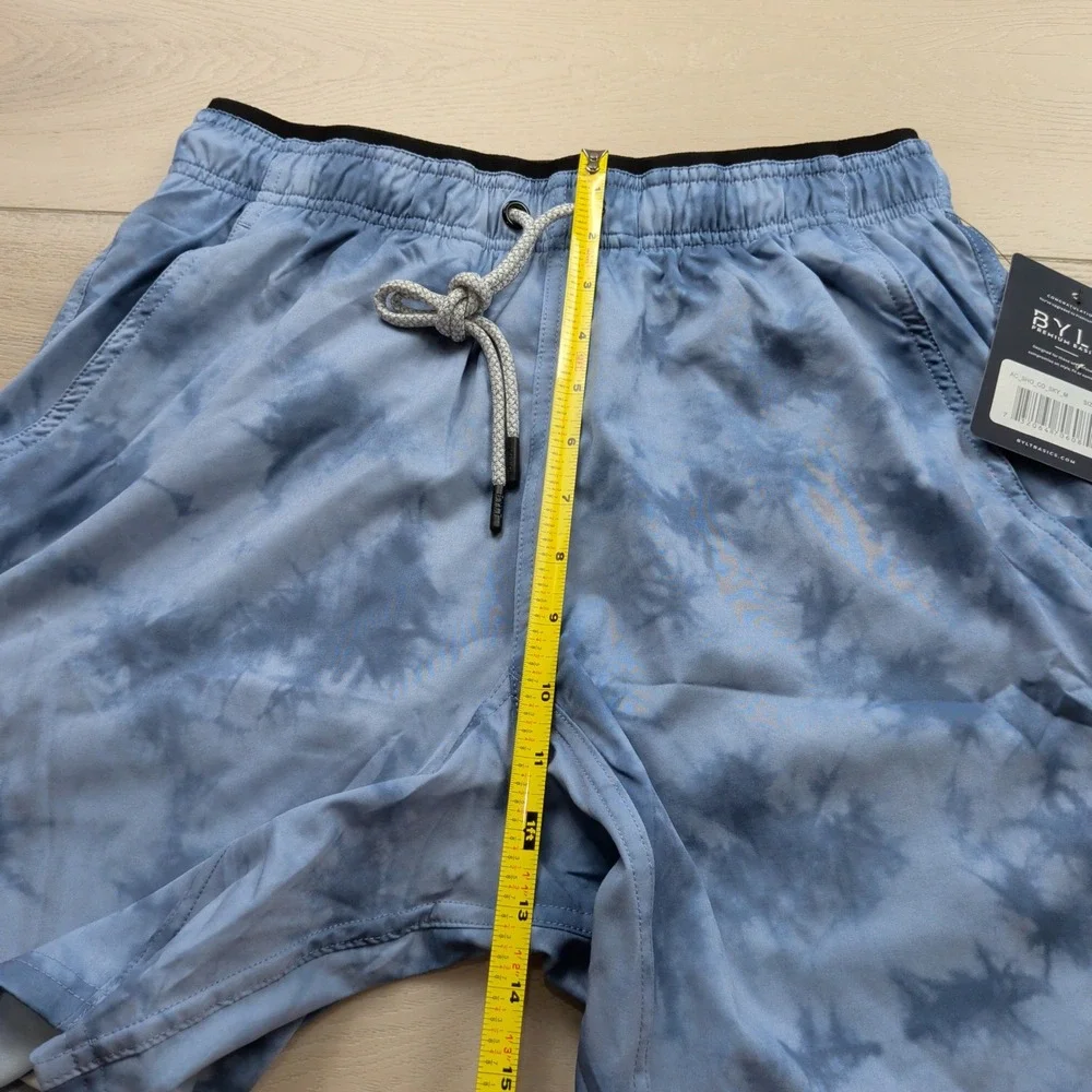 NEW BYLT Premium Basics Active Short Mens Medium Blue Tie Dye Sky Cloud Print